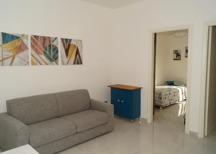 Liam House * Otranto